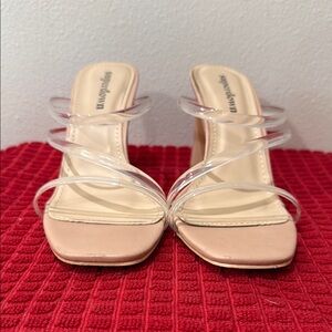superdown Lunada in Nude size 7.